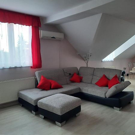 Fitt Apartman Lenti Buitenkant foto