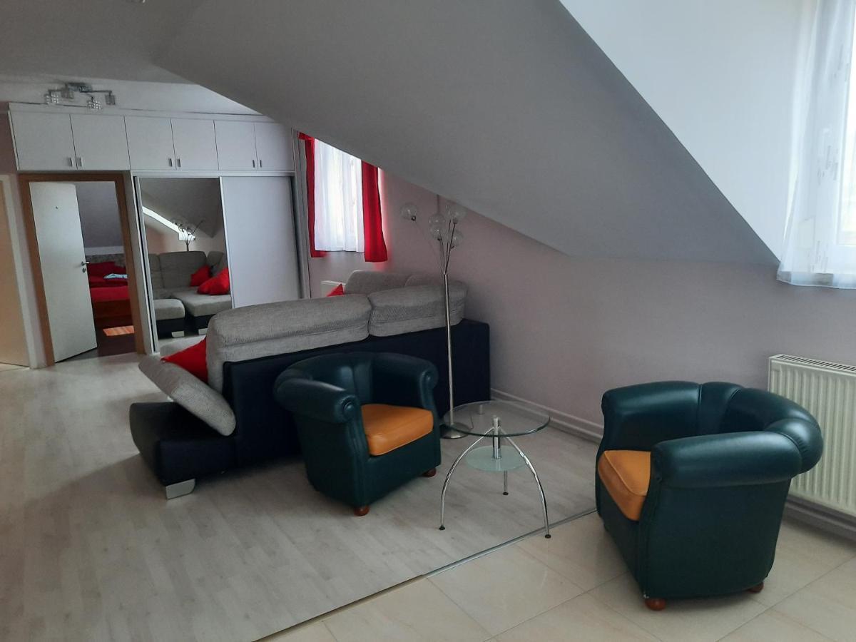 Fitt Apartman Lenti Buitenkant foto
