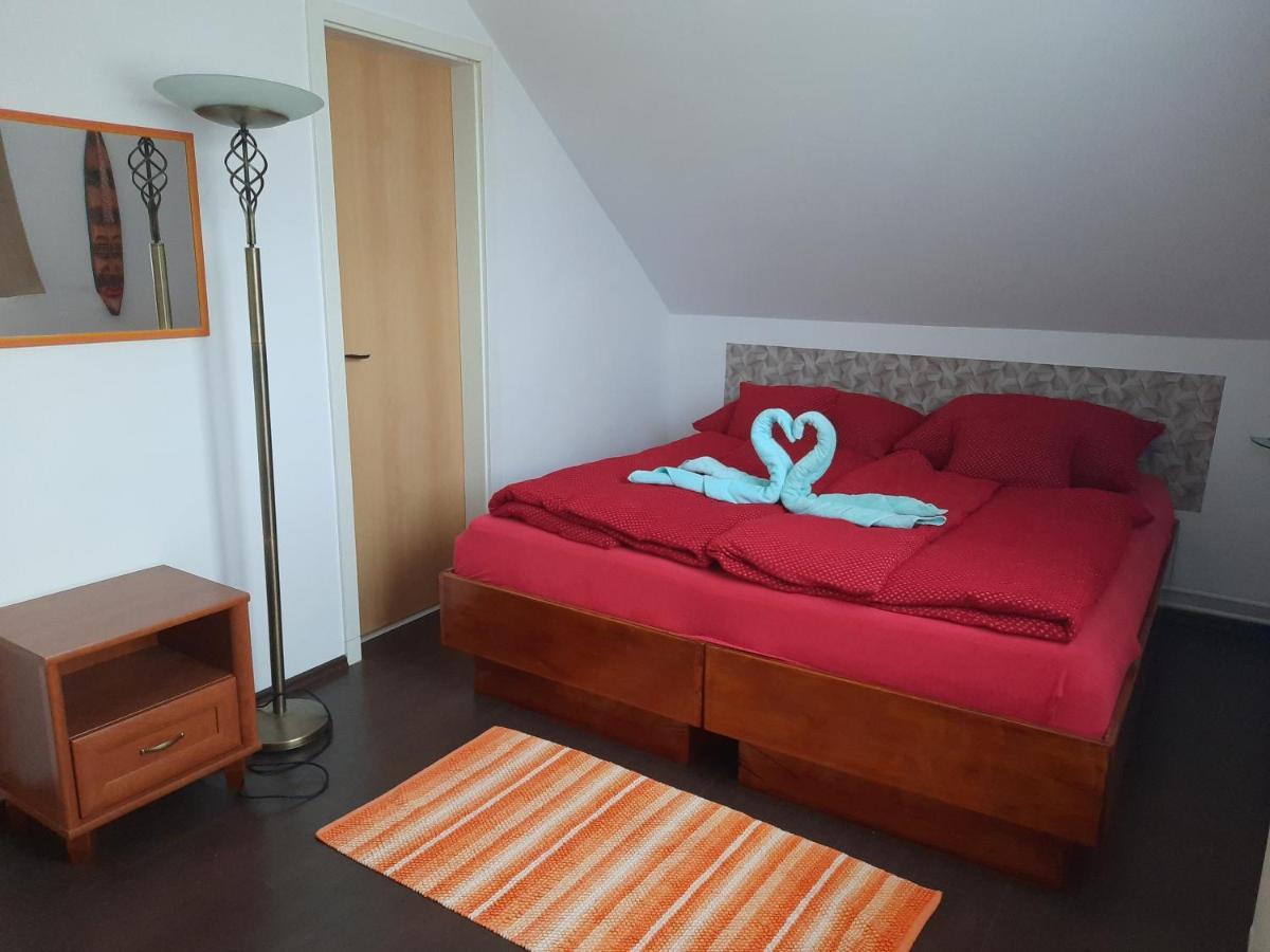 Fitt Apartman Lenti Buitenkant foto
