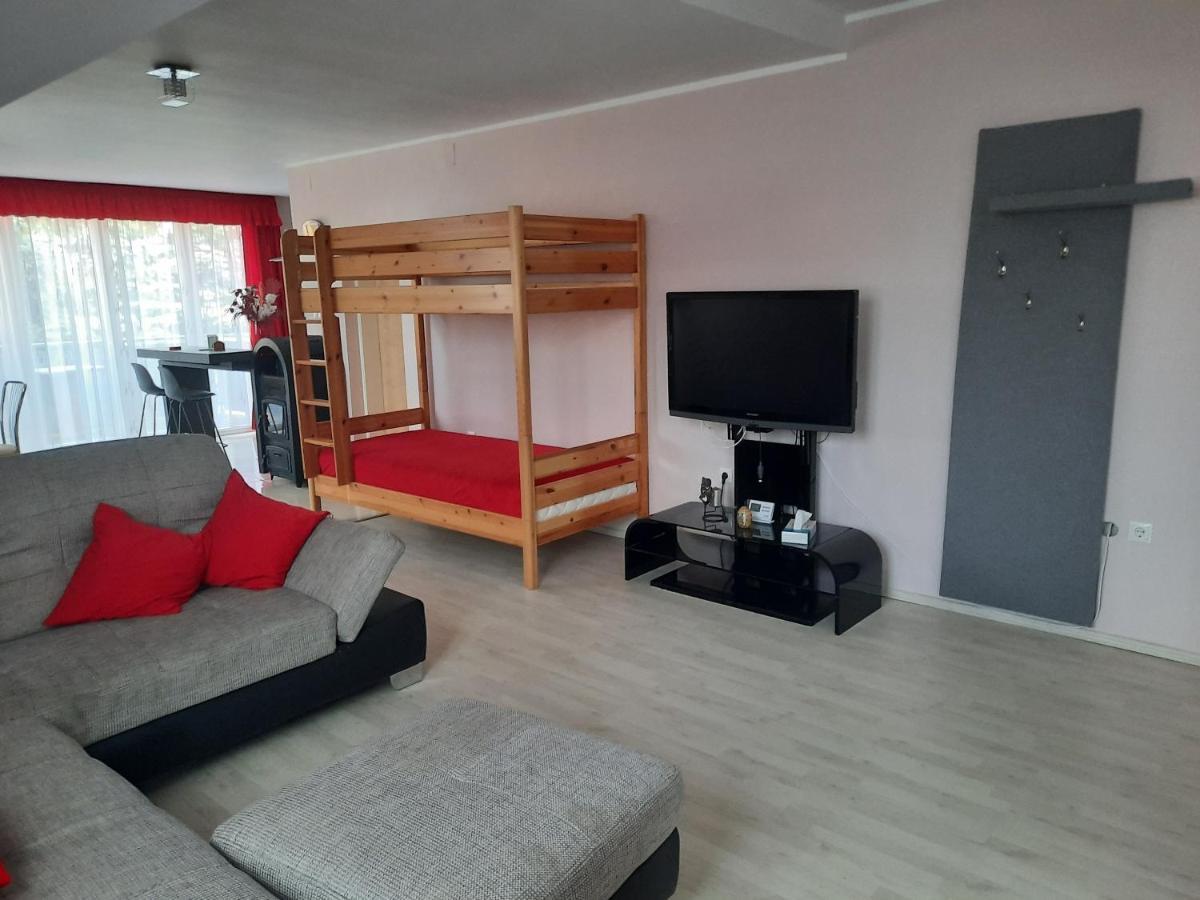 Fitt Apartman Lenti Buitenkant foto