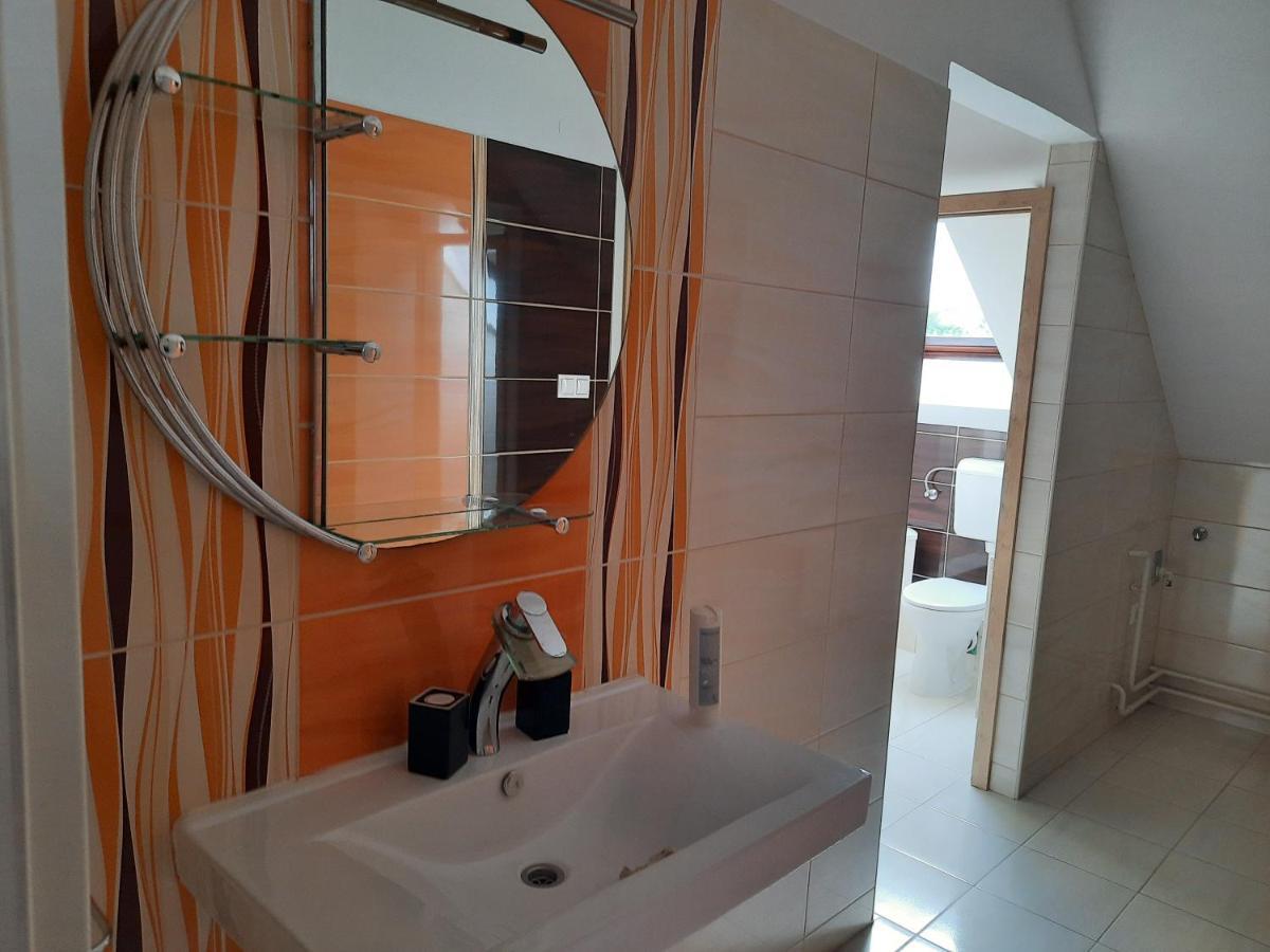 Fitt Apartman Lenti Buitenkant foto