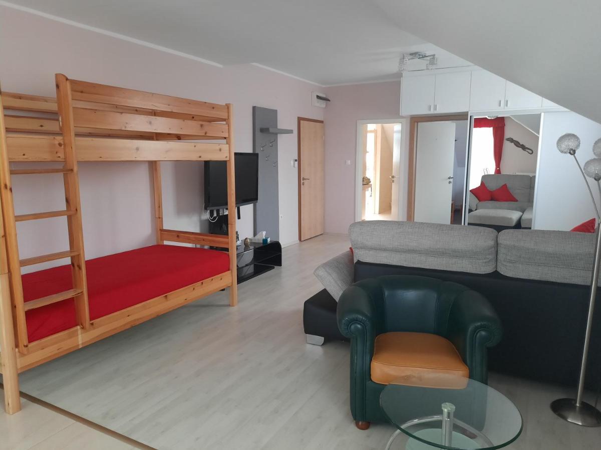Fitt Apartman Lenti Buitenkant foto