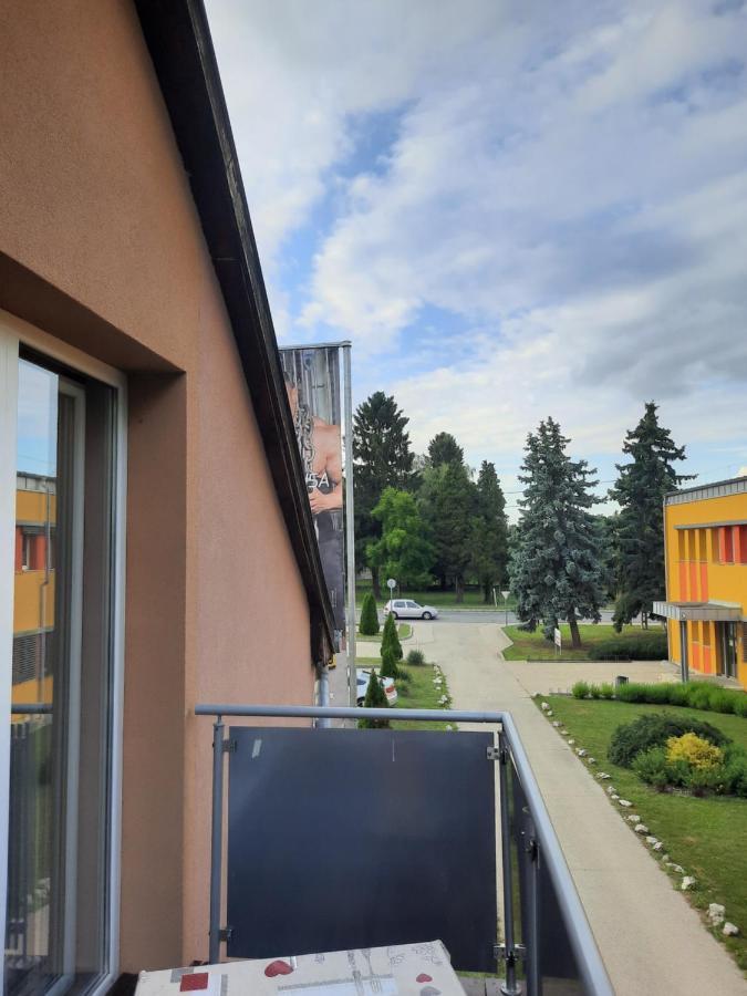 Fitt Apartman Lenti Buitenkant foto